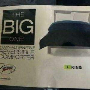 NIP BLUE DOWN ALTERNATIVE KING COMFORTER